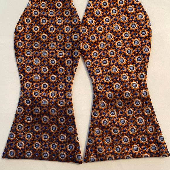 Daniel Cremieux Other - CREMIEUX NWT MENS MULTICOLOR BOW TIE